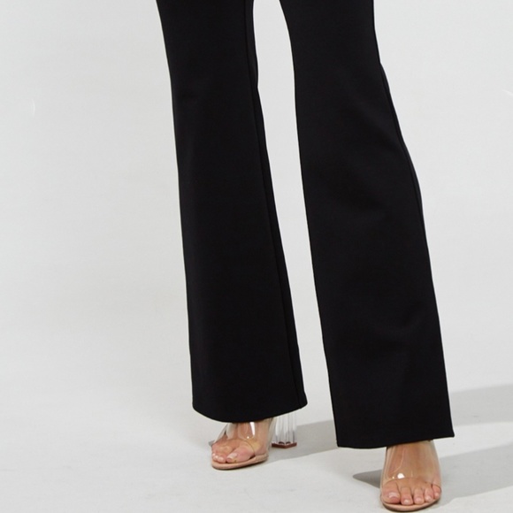 🎁 NWOT ~ A Closet Staple!Black Fitted Pants, hidden back Zipper, Boot Cut Flare - Picture 2 of 9